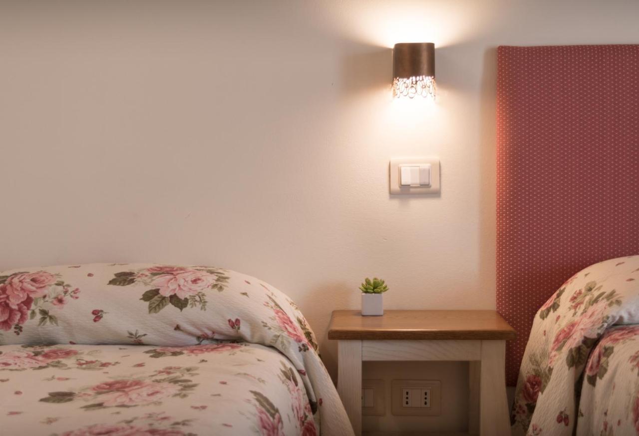 Rosa Di Assisi Bed & Breakfast Bastia Umbra Eksteriør bilde