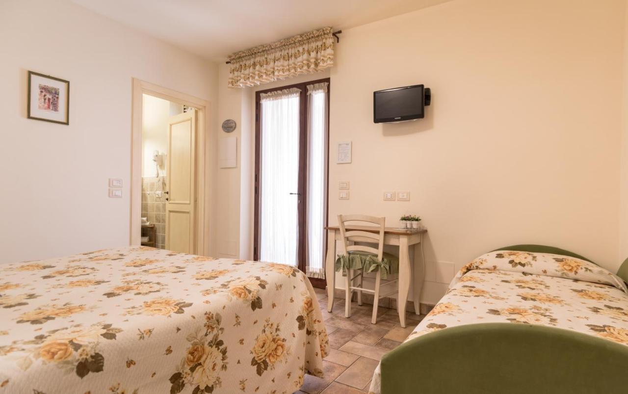 Rosa Di Assisi Bed & Breakfast Bastia Umbra Eksteriør bilde