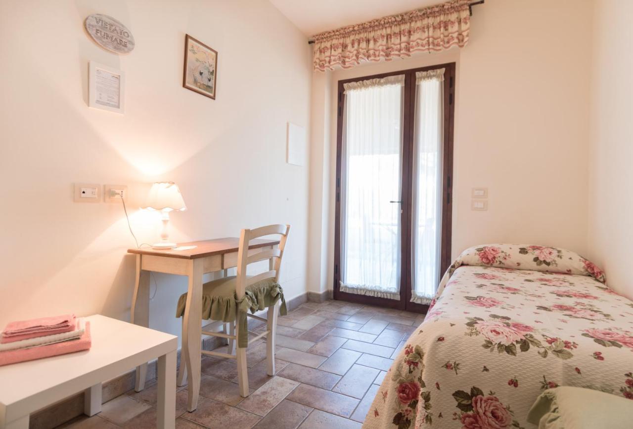 Rosa Di Assisi Bed & Breakfast Bastia Umbra Eksteriør bilde