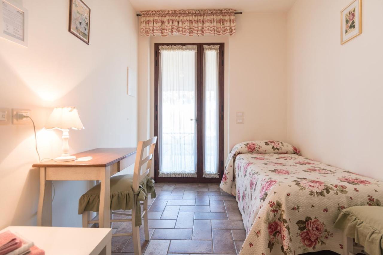 Rosa Di Assisi Bed & Breakfast Bastia Umbra Eksteriør bilde