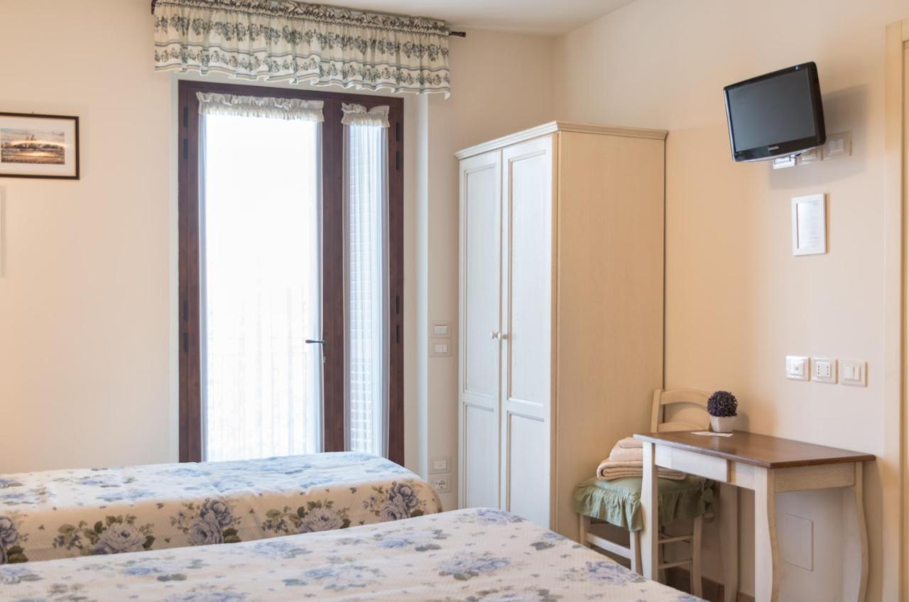 Rosa Di Assisi Bed & Breakfast Bastia Umbra Eksteriør bilde
