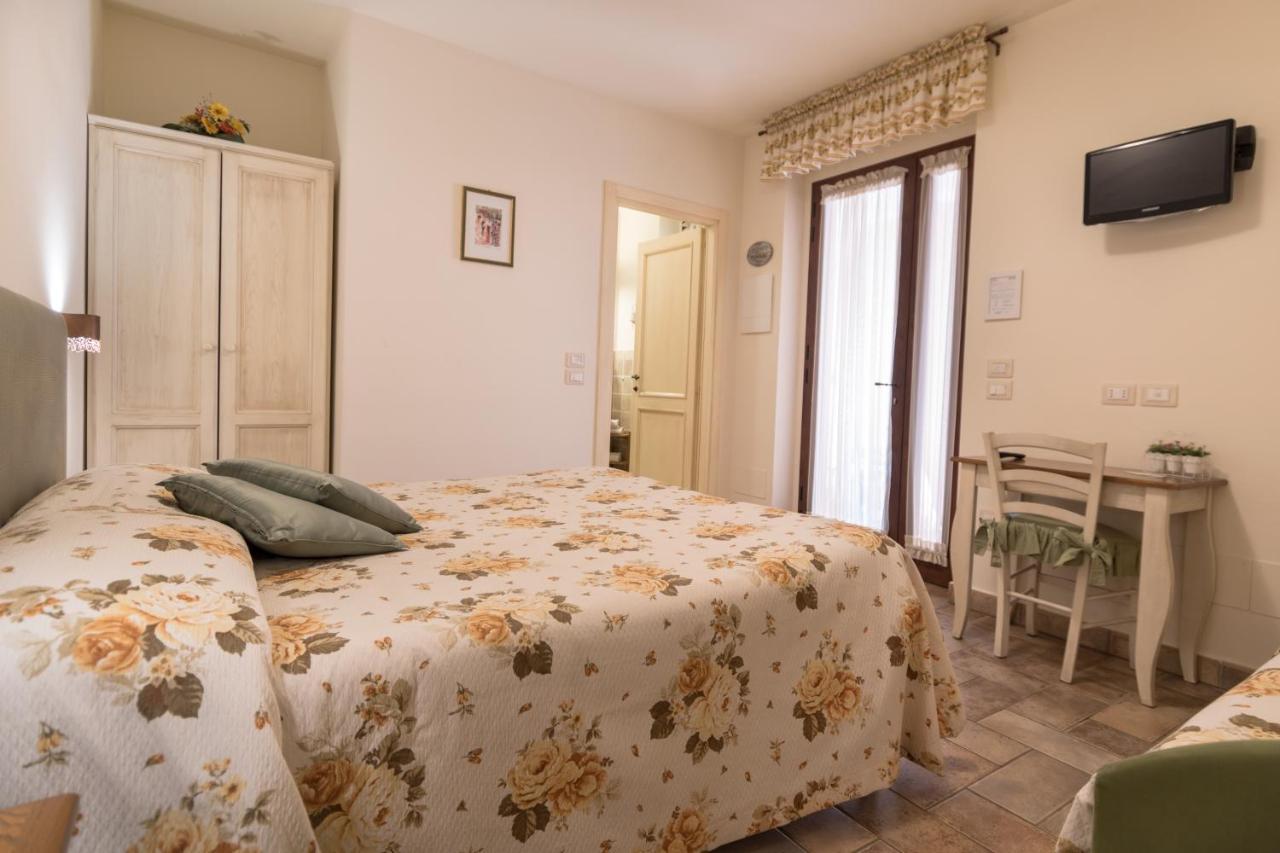 Rosa Di Assisi Bed & Breakfast Bastia Umbra Eksteriør bilde